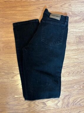 Wrangler Men’s Black Straight Jeans with Leather Patch